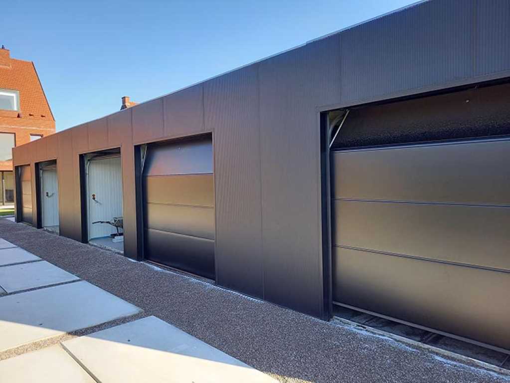 naert-kristof-bouwen-en-verbouwen-met-geisoleerde-sandwichpanelen-toepassing-en-diensten-garages-en-garageboxen-voorbeeld-03