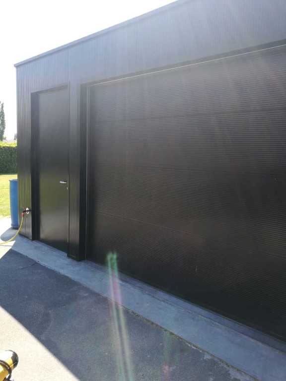 naert-kristof-bouwen-en-verbouwen-met-geisoleerde-sandwichpanelen-toepassing-en-diensten-garages-en-garageboxen-voorbeeld-06