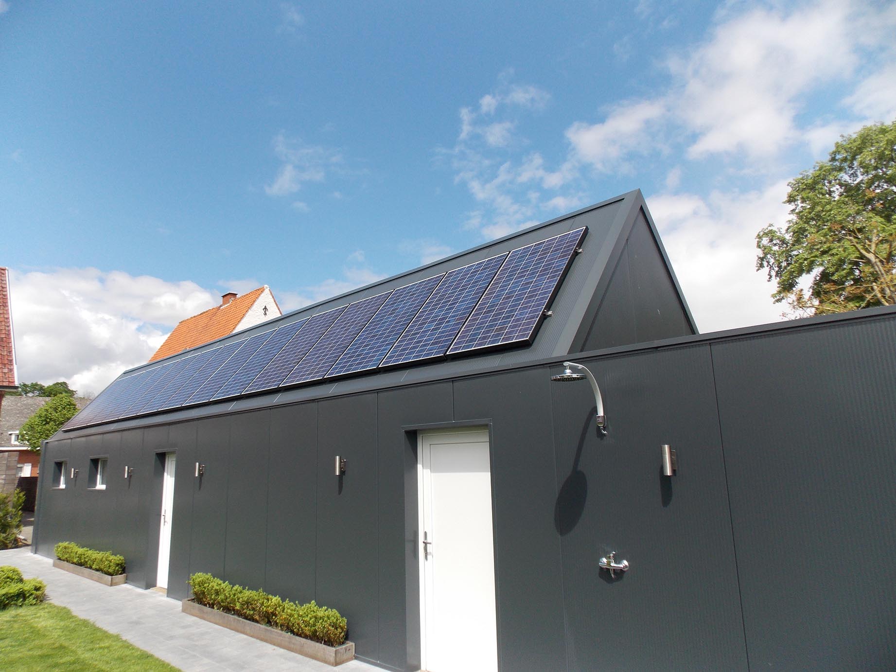 naert-kristof-bouwen-en-verbouwen-met-geisoleerde-sandwichpanelen-toepassing-gevelbekleding-05